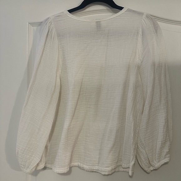 Universal thread white blouse -size small - Picture 2 of 2